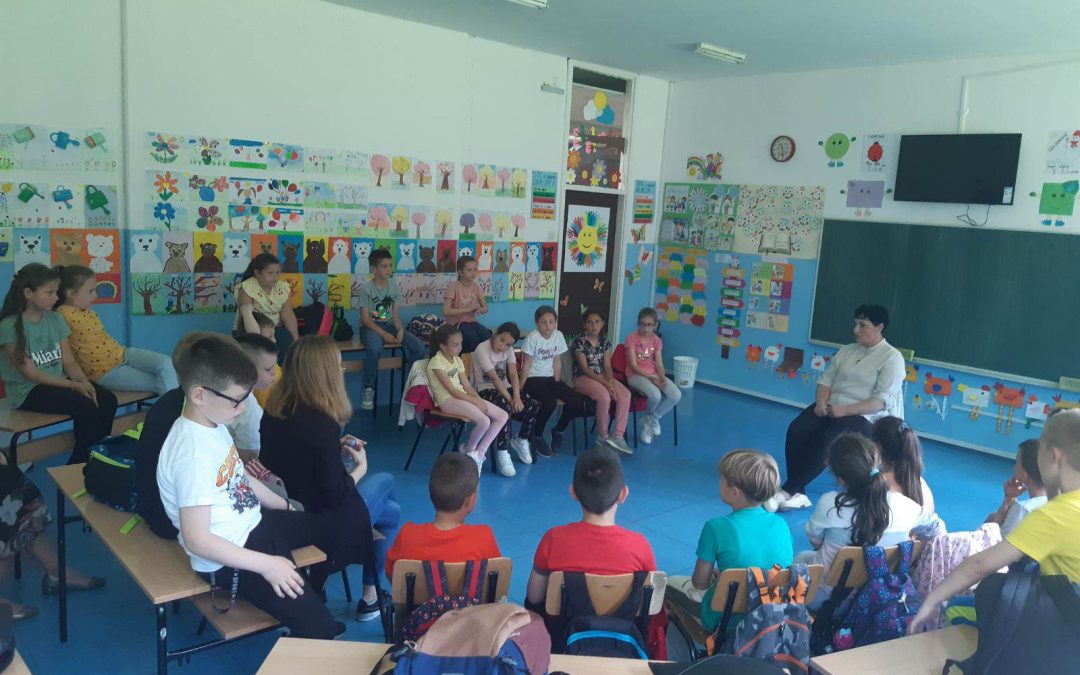 Данас је у другом разреду, на часу Моје околине, др Славица Пиљевић одржала предавање ученицима на тему „Услови за живот и здравље“